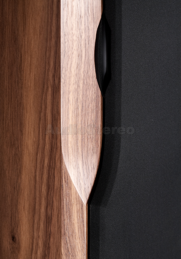 XAVIAN XN Virtuosa walnut finish 6 detail